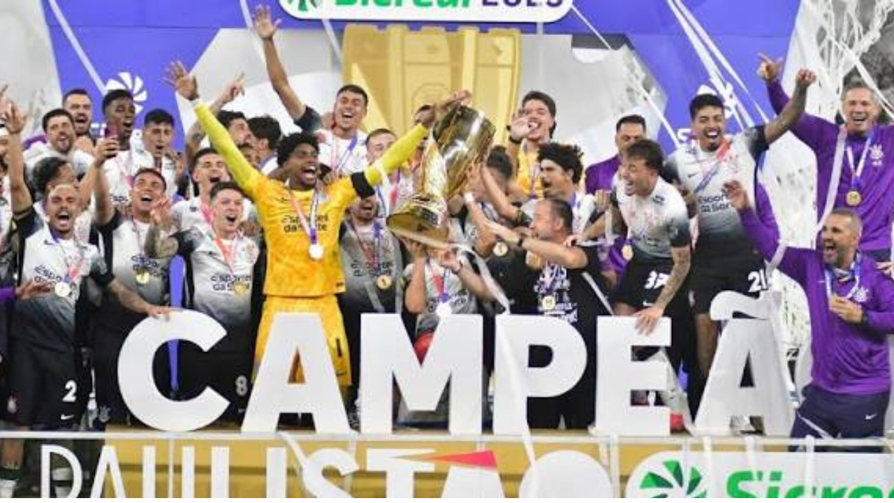 Torcedores do Corinthians comemoram o título da Copa do Brasil em Brasília